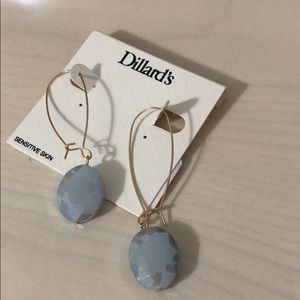 NWT Dillard’s Blue Gray Drop Earrings 😍